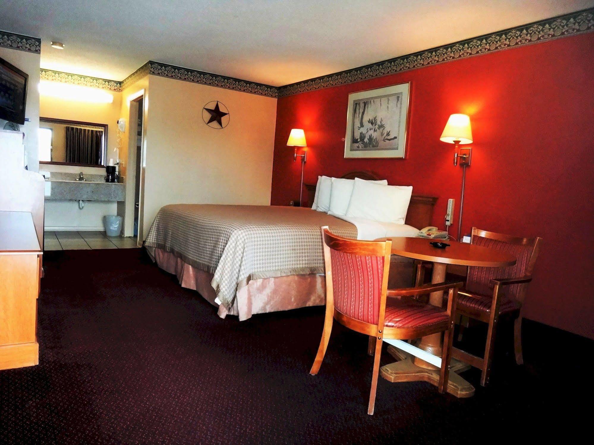 Freer Executive Inn And Studios ภายนอก รูปภาพ